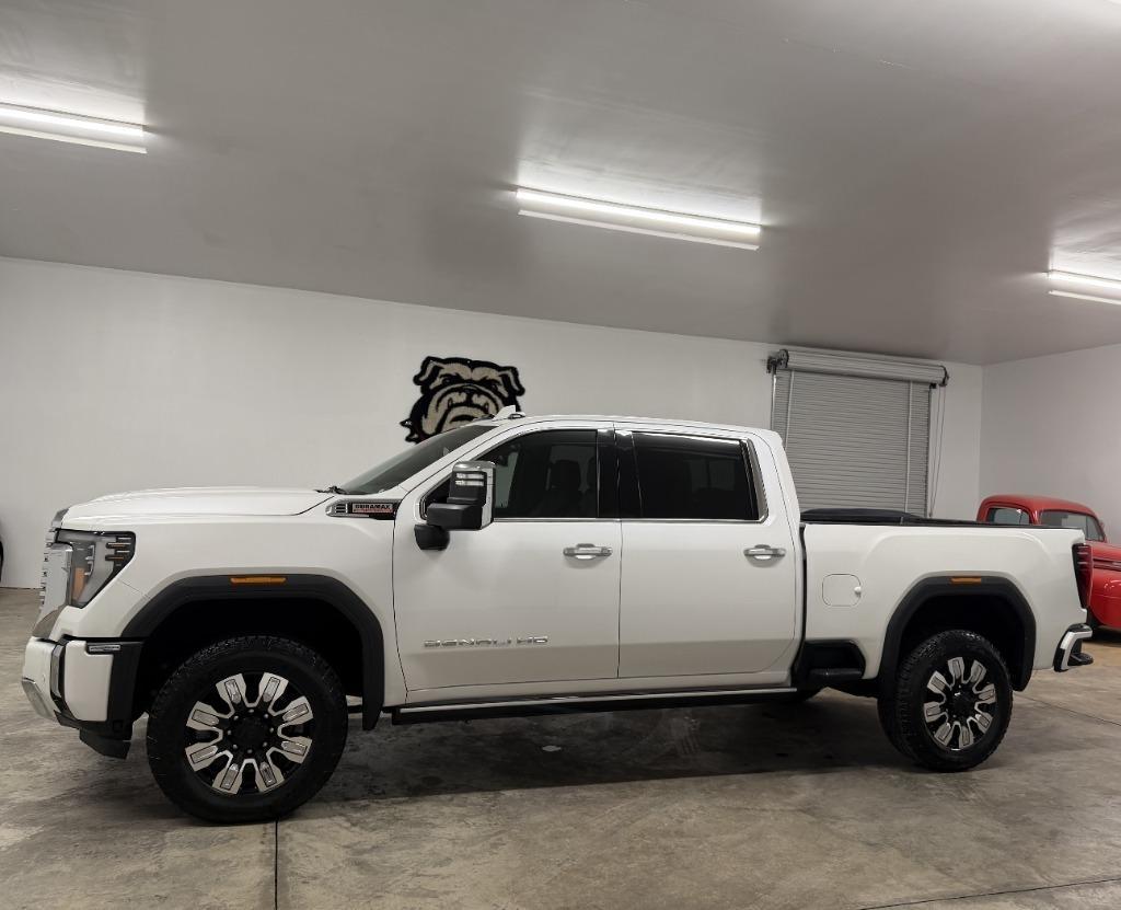GMC Sierra 2500HD Denali Crew Cab 4WD SB 2024
