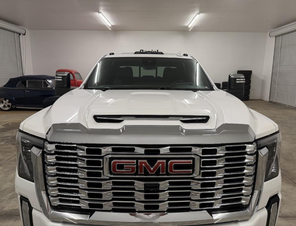 GMC Sierra 2500HD Denali Crew Cab 4WD SB 2024
