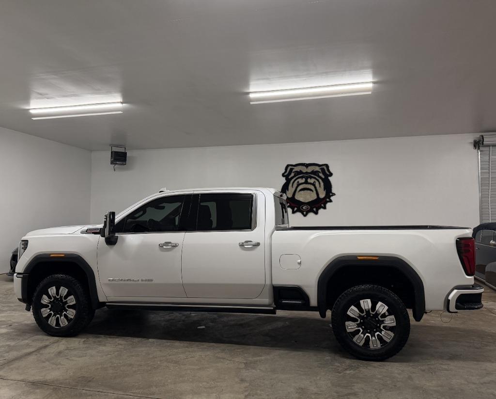 GMC Sierra 2500HD Denali Crew Cab 4WD SB 2024