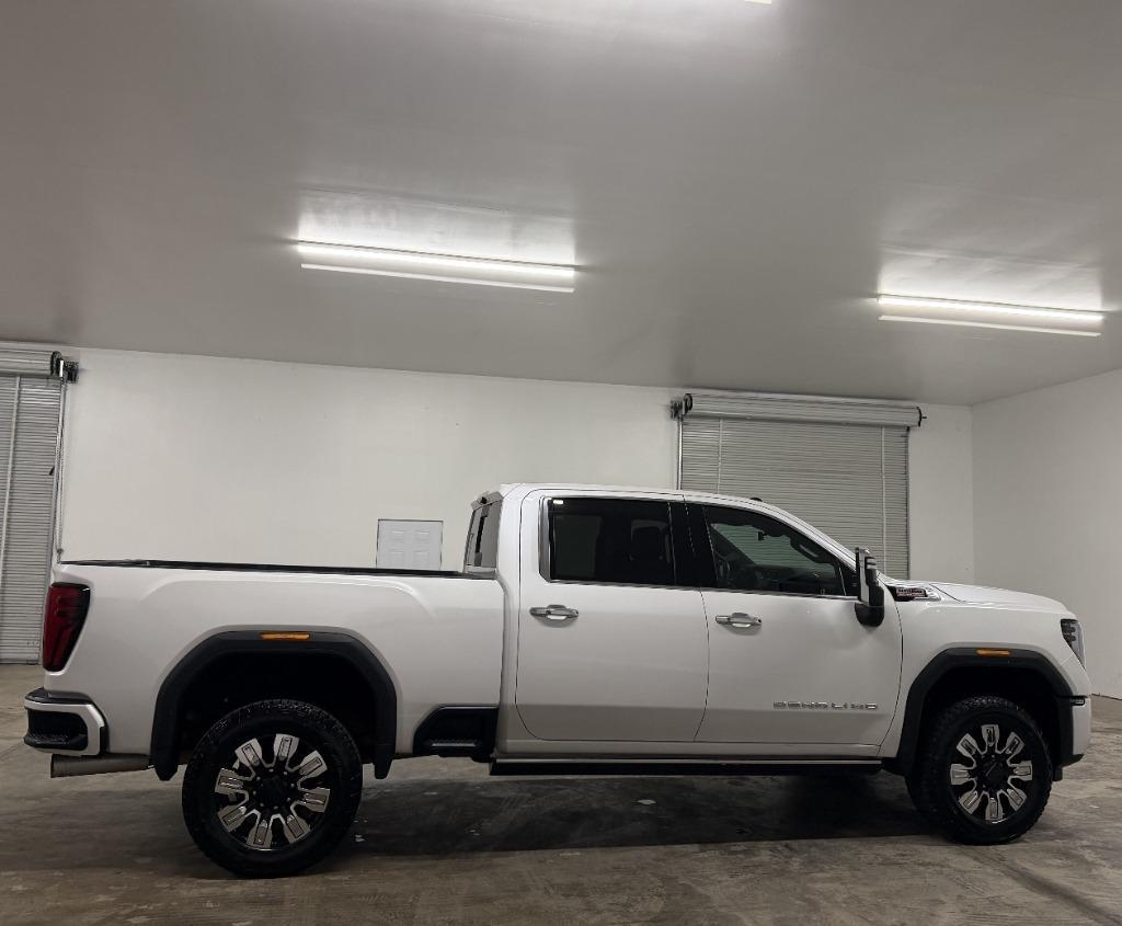 GMC Sierra 2500HD Denali Crew Cab 4WD SB 2024