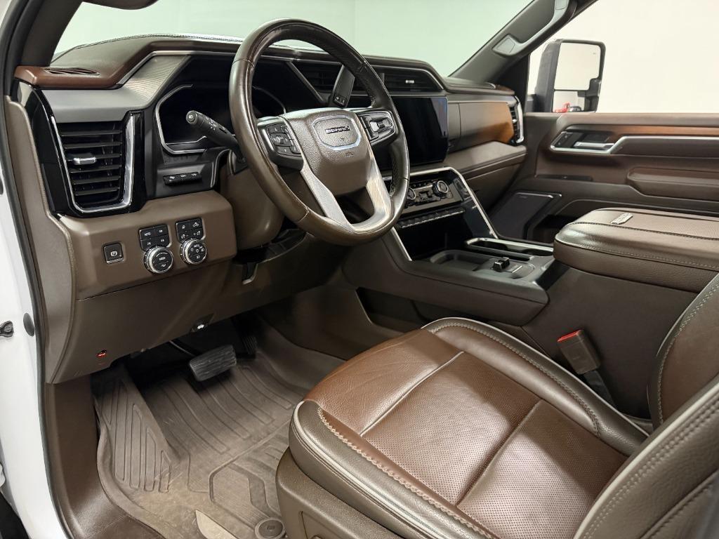 GMC Sierra 2500HD Denali Crew Cab 4WD SB 2024