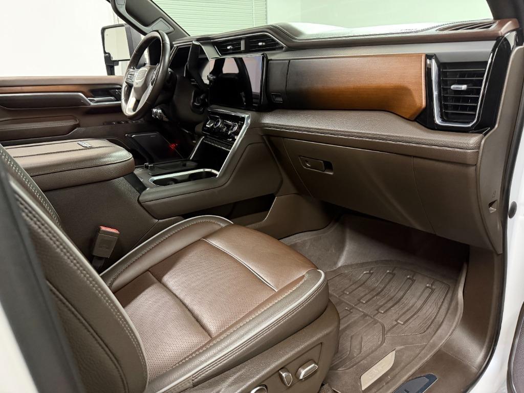GMC Sierra 2500HD Denali Crew Cab 4WD SB 2024