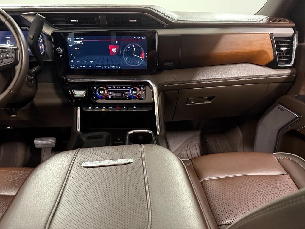 GMC Sierra 2500HD Denali Crew Cab 4WD SB 2024