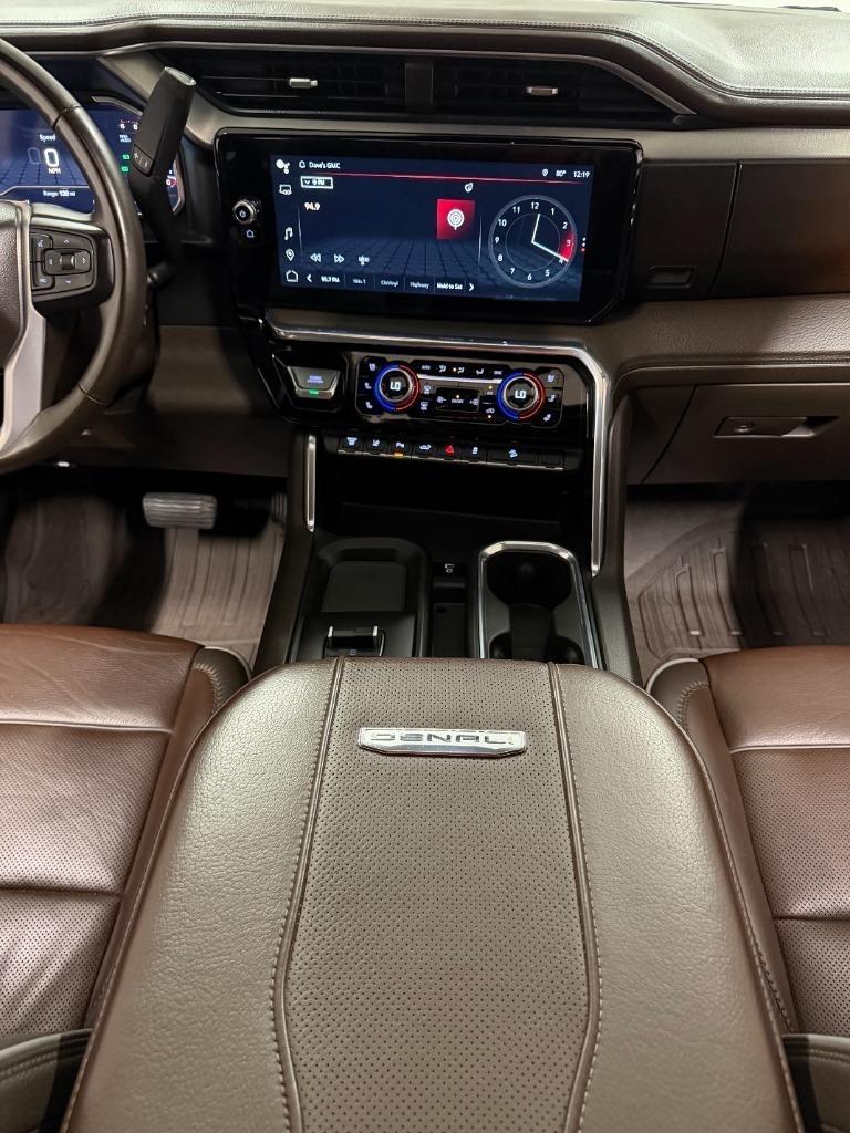GMC Sierra 2500HD Denali Crew Cab 4WD SB 2024