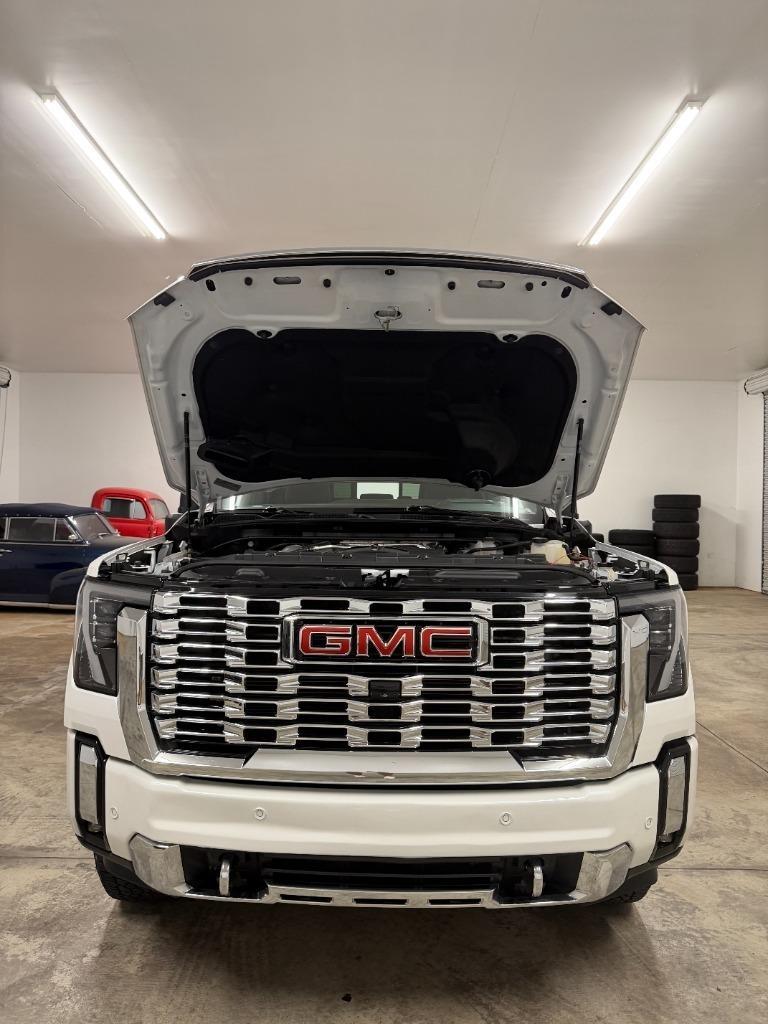 GMC Sierra 2500HD Denali Crew Cab 4WD SB 2024