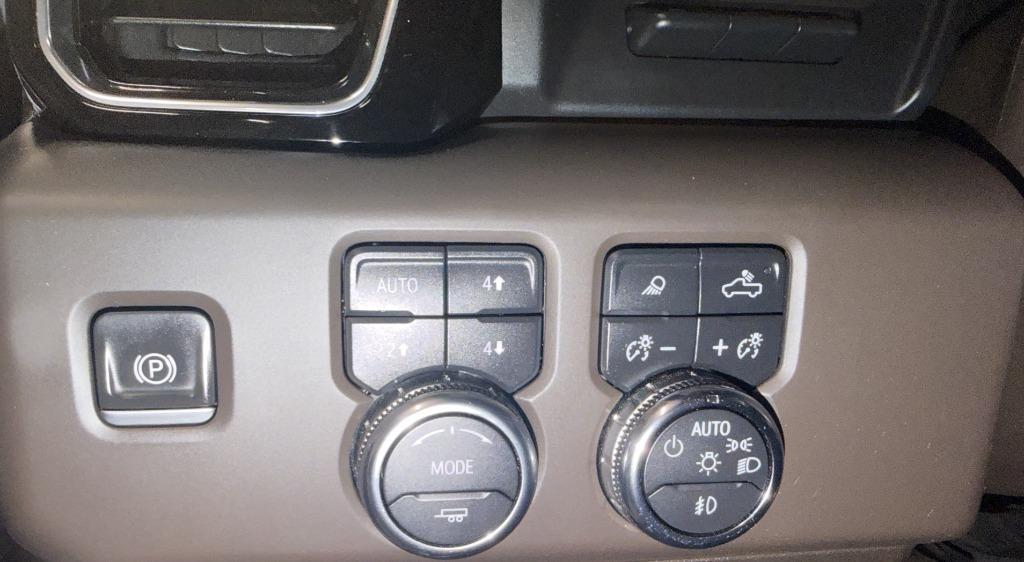 GMC Sierra 2500HD Denali Crew Cab 4WD SB 2024