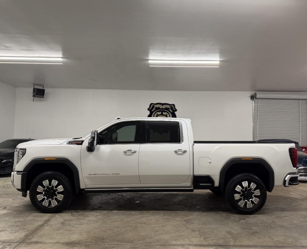 GMC Sierra 2500HD Denali Crew Cab 4WD SB 2024
