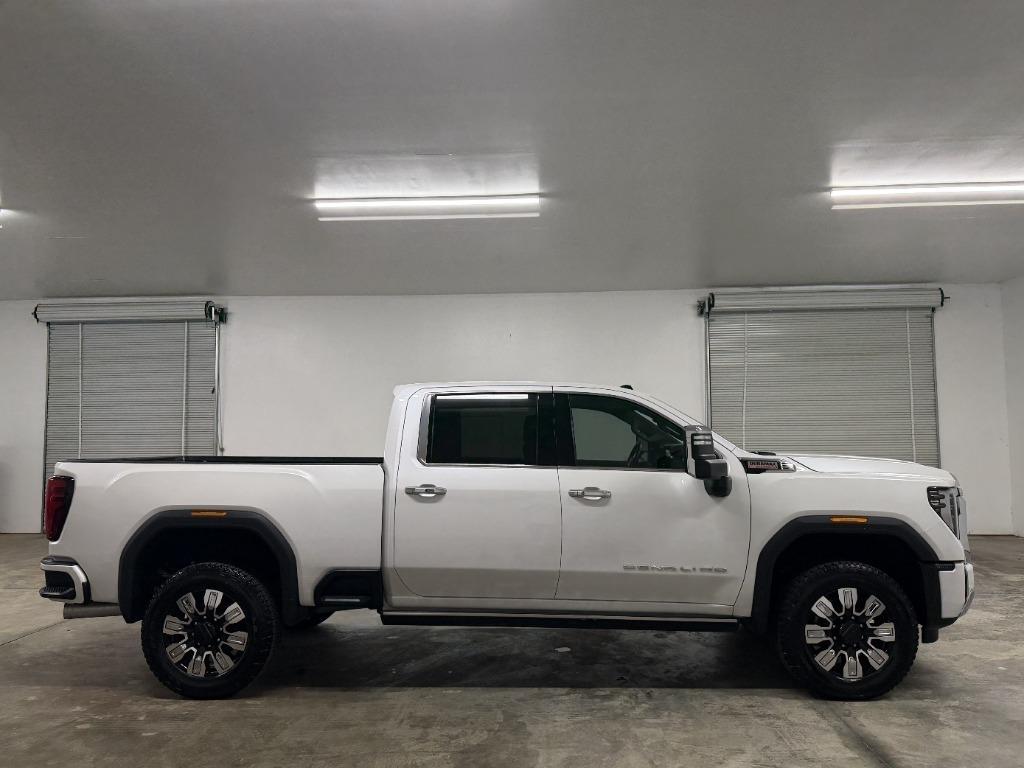 GMC Sierra 2500HD Denali Crew Cab 4WD SB 2024