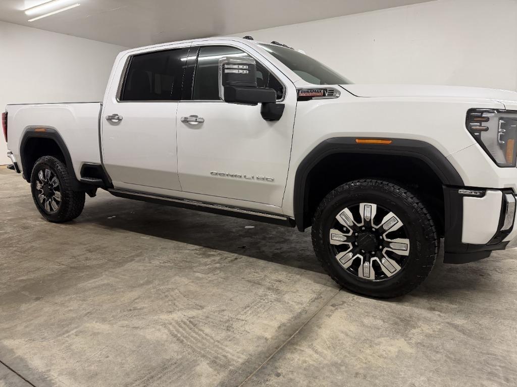 GMC Sierra 2500HD Denali Crew Cab 4WD SB 2024