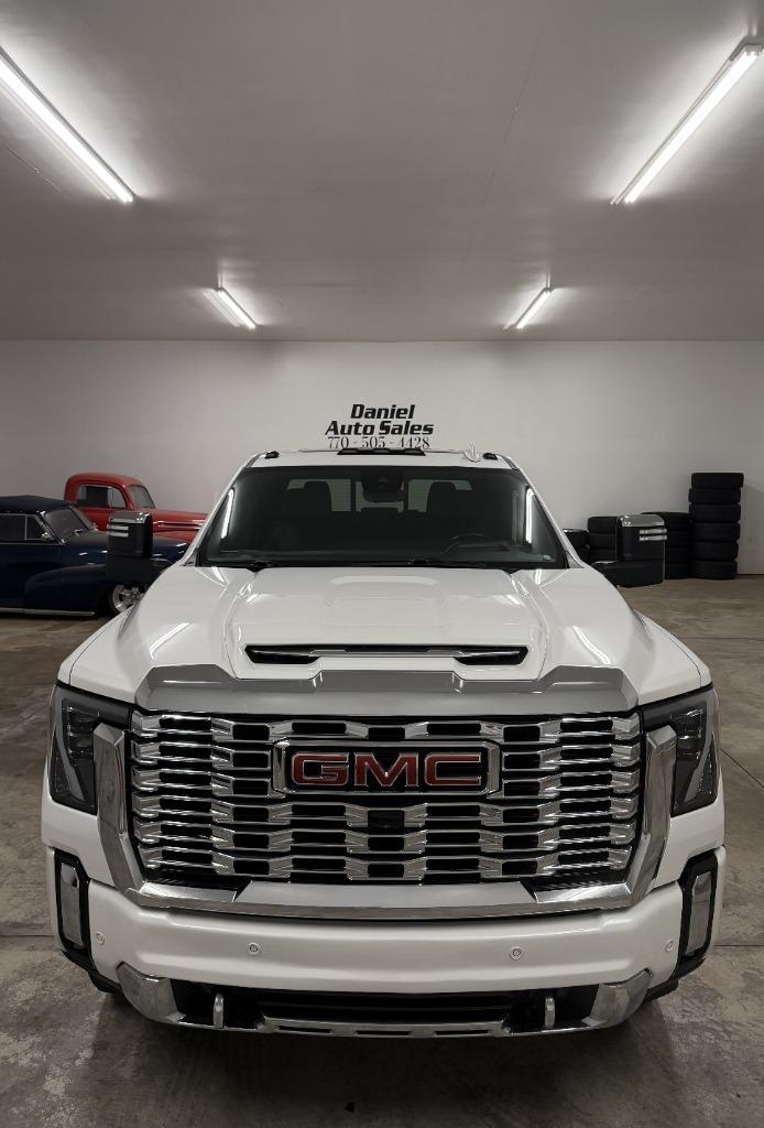 GMC Sierra 2500HD Denali Crew Cab 4WD SB 2024