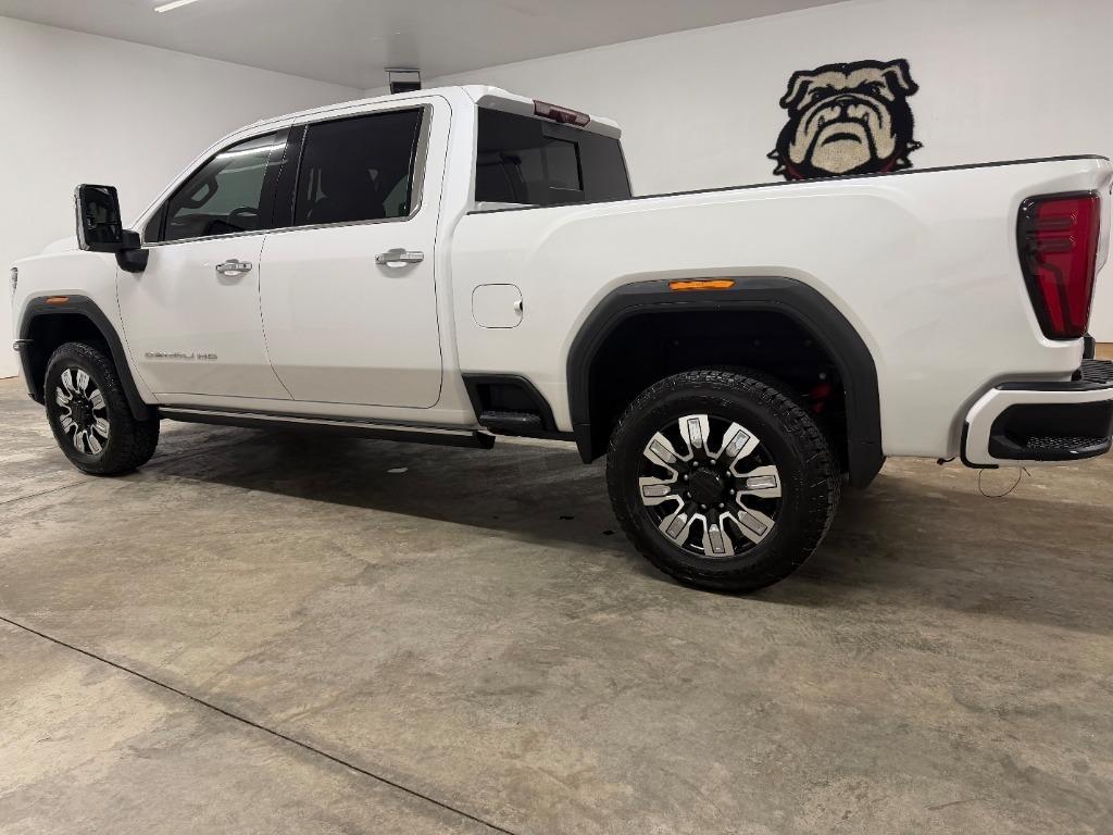 GMC Sierra 2500HD Denali Crew Cab 4WD SB 2024