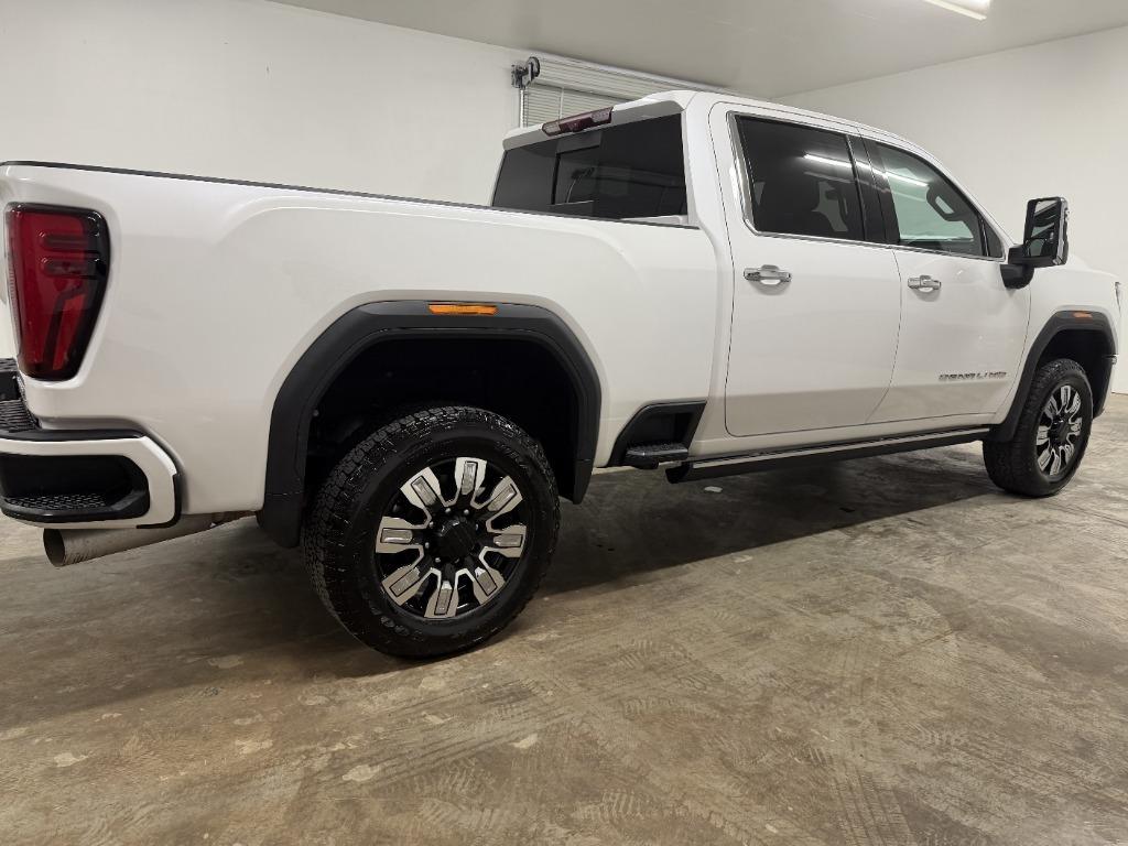 GMC Sierra 2500HD Denali Crew Cab 4WD SB 2024
