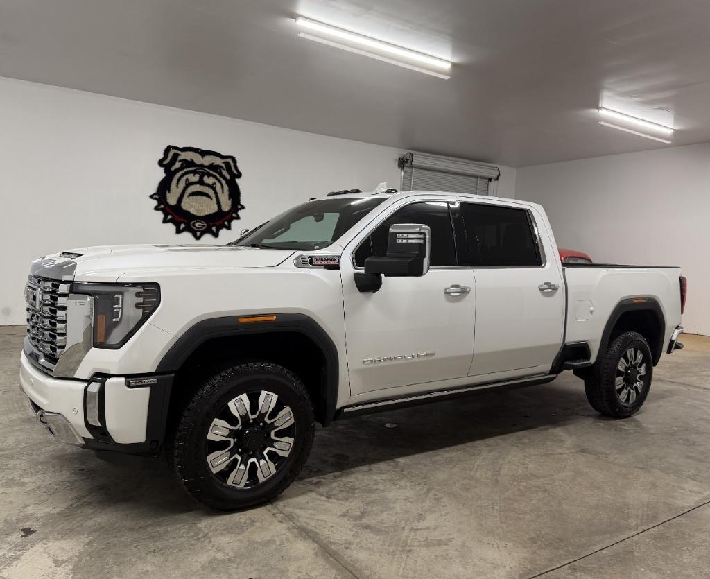 GMC Sierra 2500HD Denali Crew Cab 4WD SB 2024