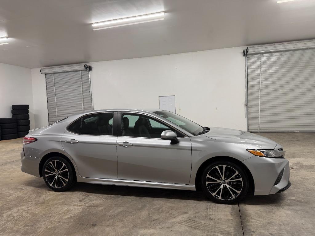 Toyota Camry SE 2018