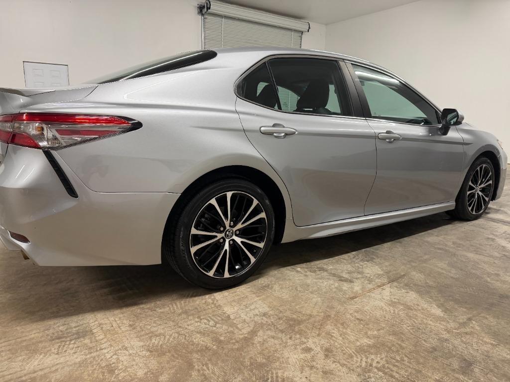 Toyota Camry SE 2018