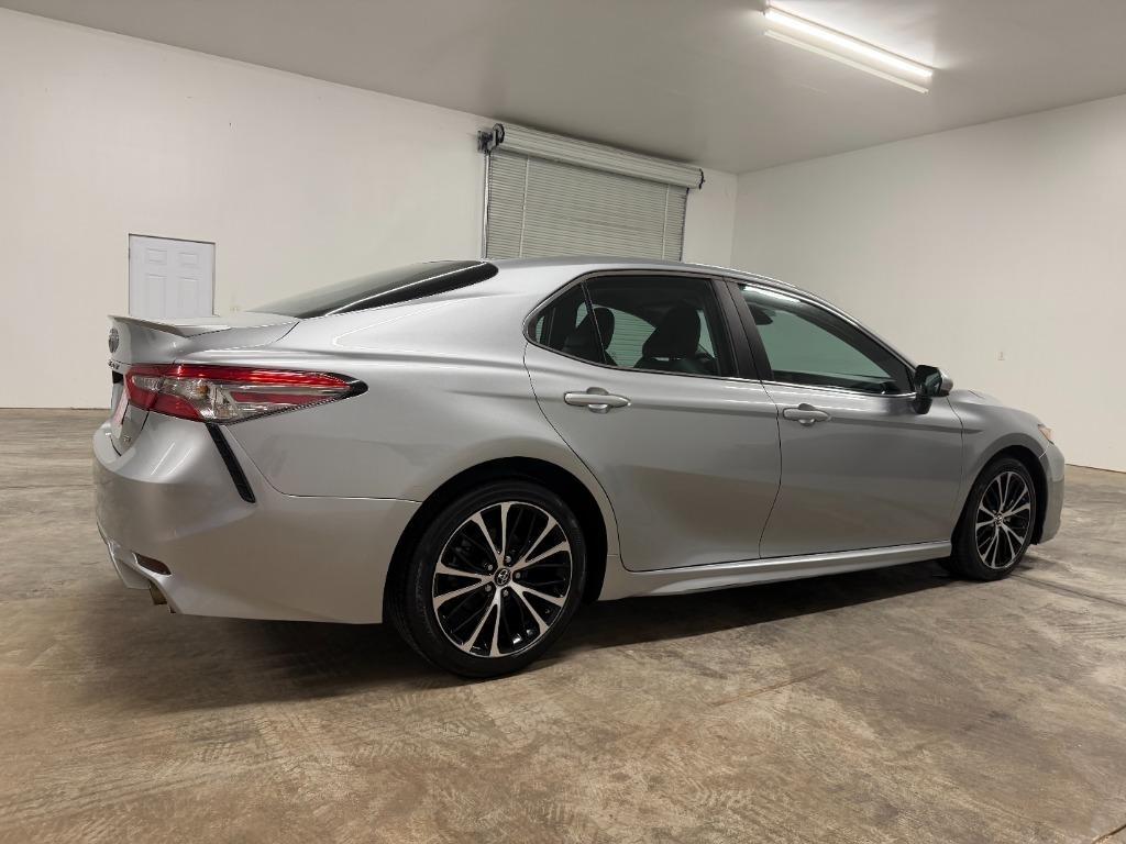 Toyota Camry SE 2018