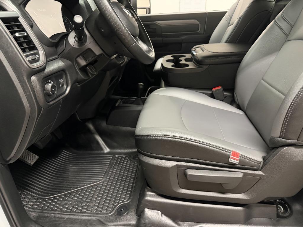 RAM 2500 ST 4WD 2024