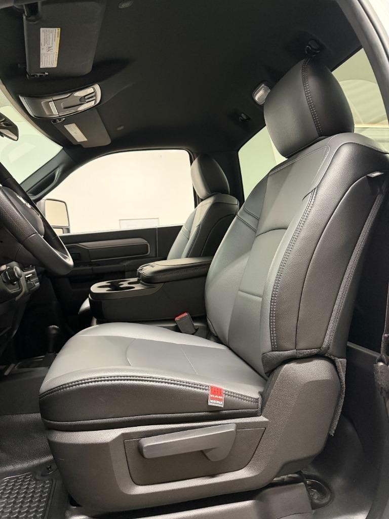 RAM 2500 ST 4WD 2024