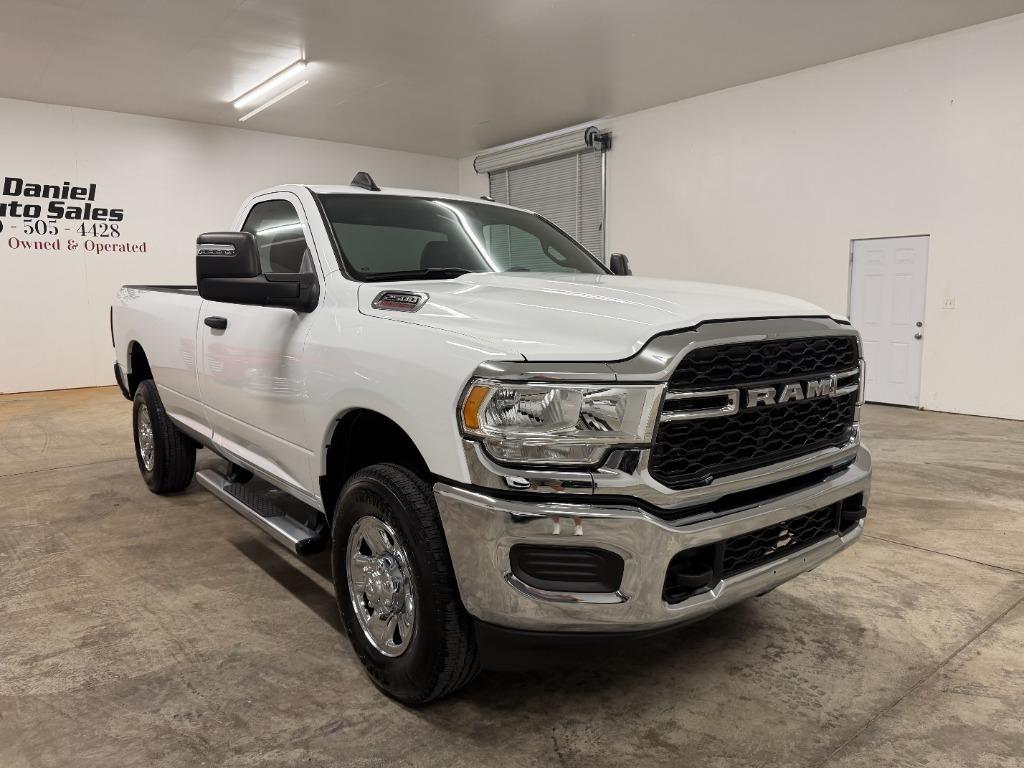RAM 2500 ST 4WD 2024