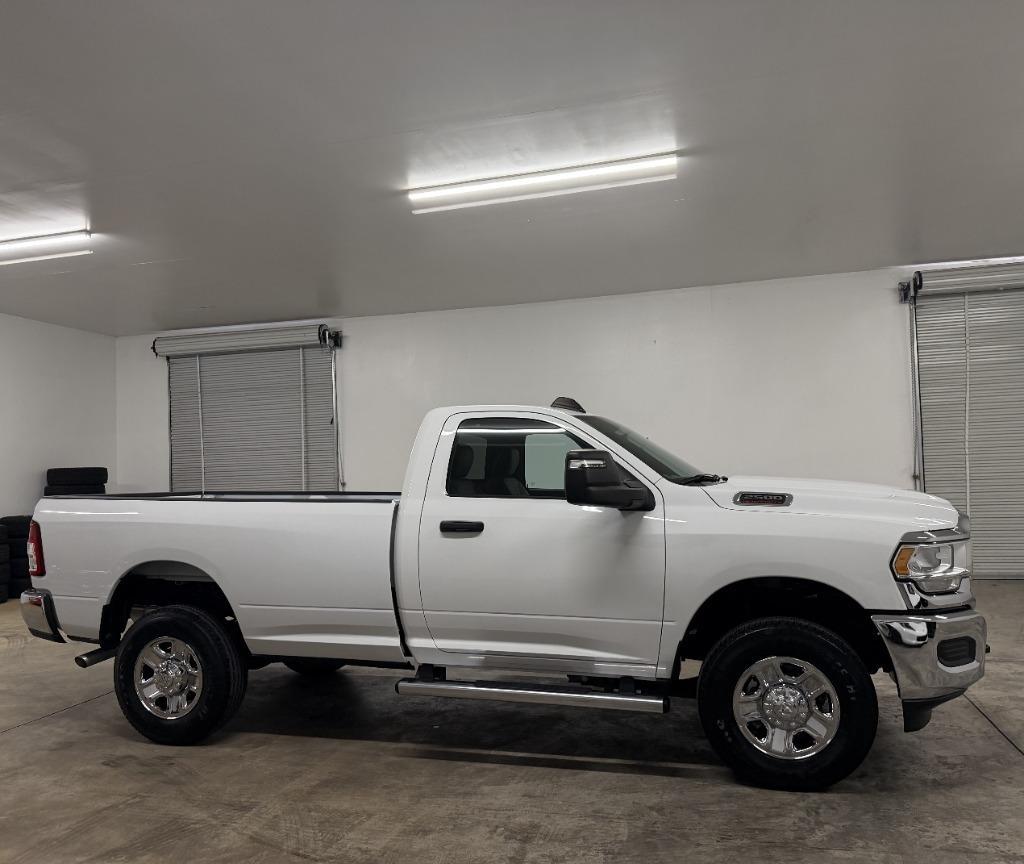 RAM 2500 ST 4WD 2024