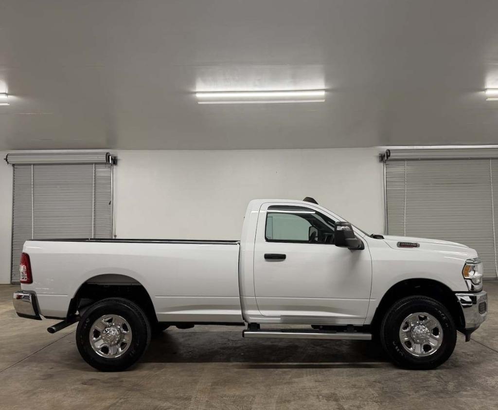 RAM 2500 ST 4WD 2024