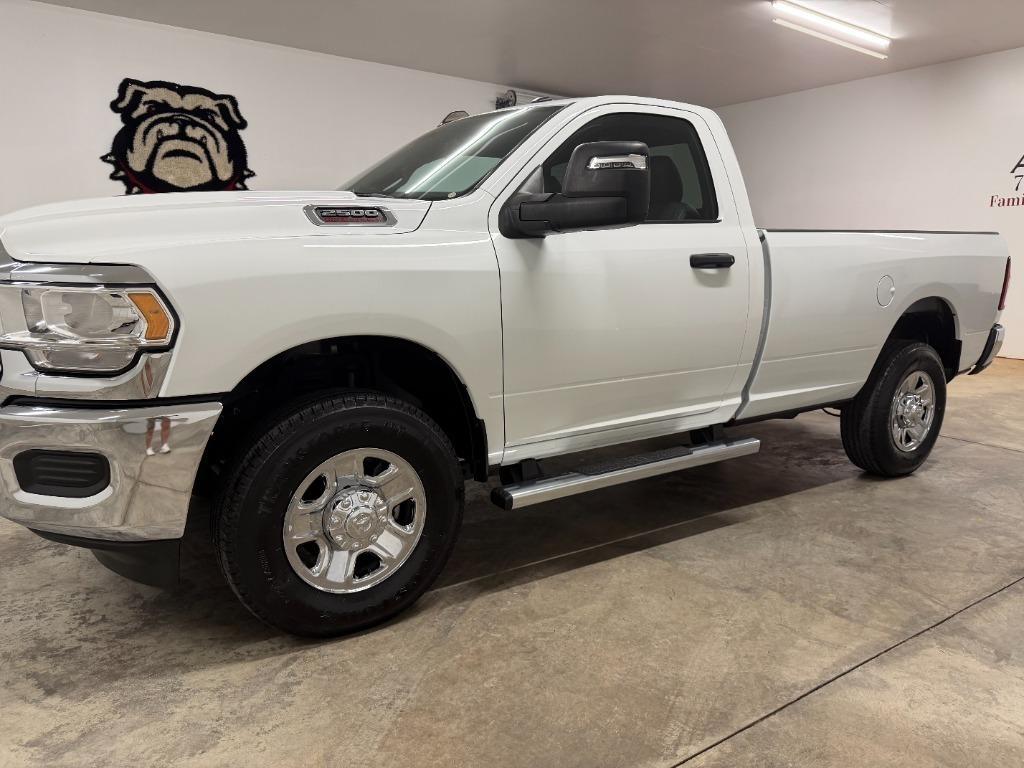 RAM 2500 ST 4WD 2024