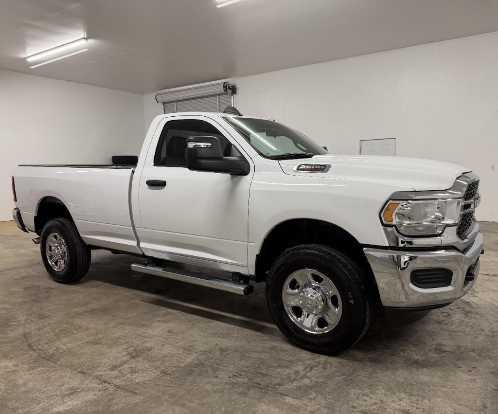 RAM 2500 ST 4WD 2024