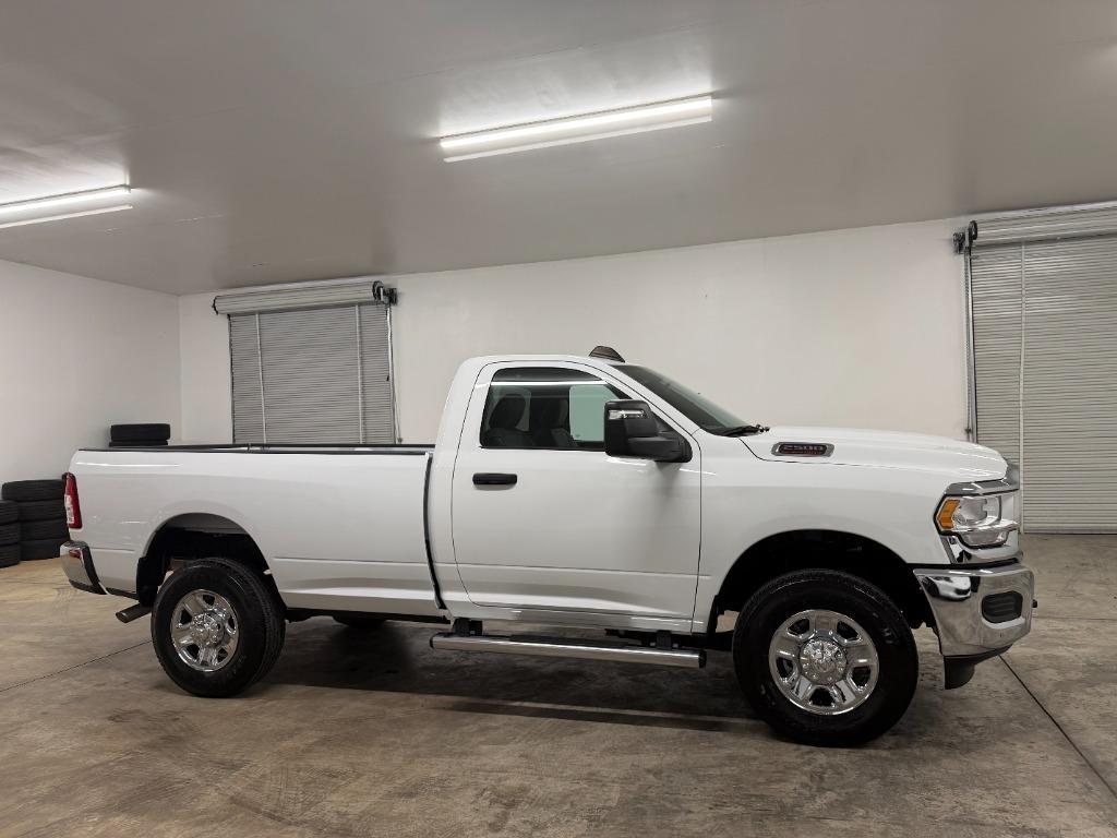 RAM 2500 ST 4WD 2024