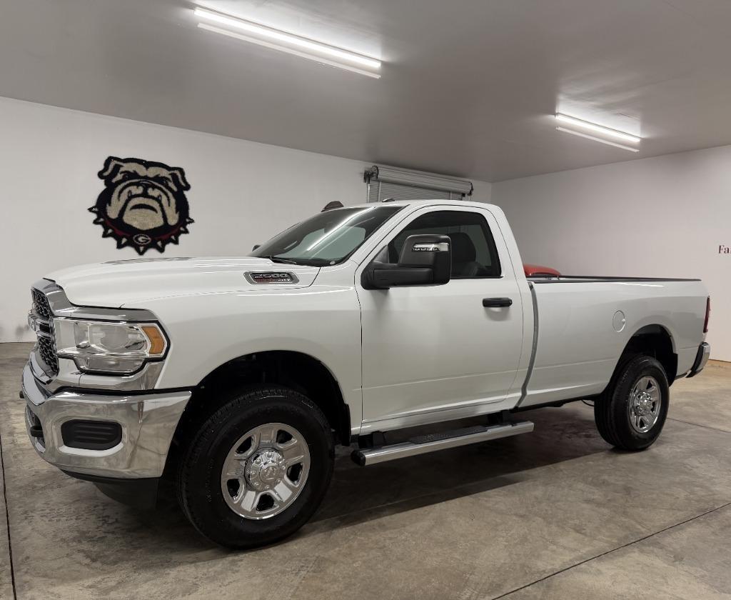 RAM 2500 ST 4WD 2024