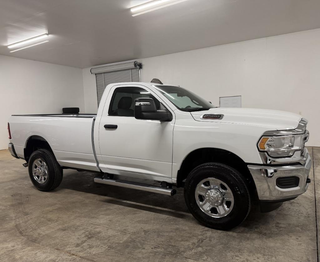 RAM 2500 ST 4WD 2024