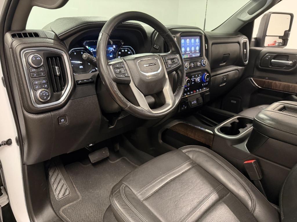GMC Sierra 2500HD Denali Crew Cab 4WD SB 2022