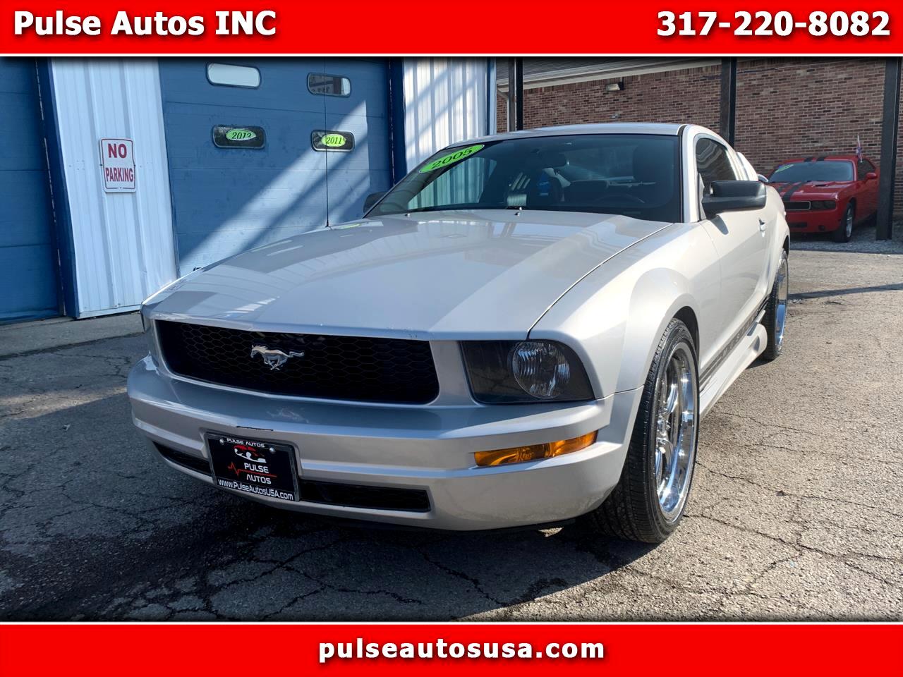 Ford Mustang V6 Deluxe Coupe 2005