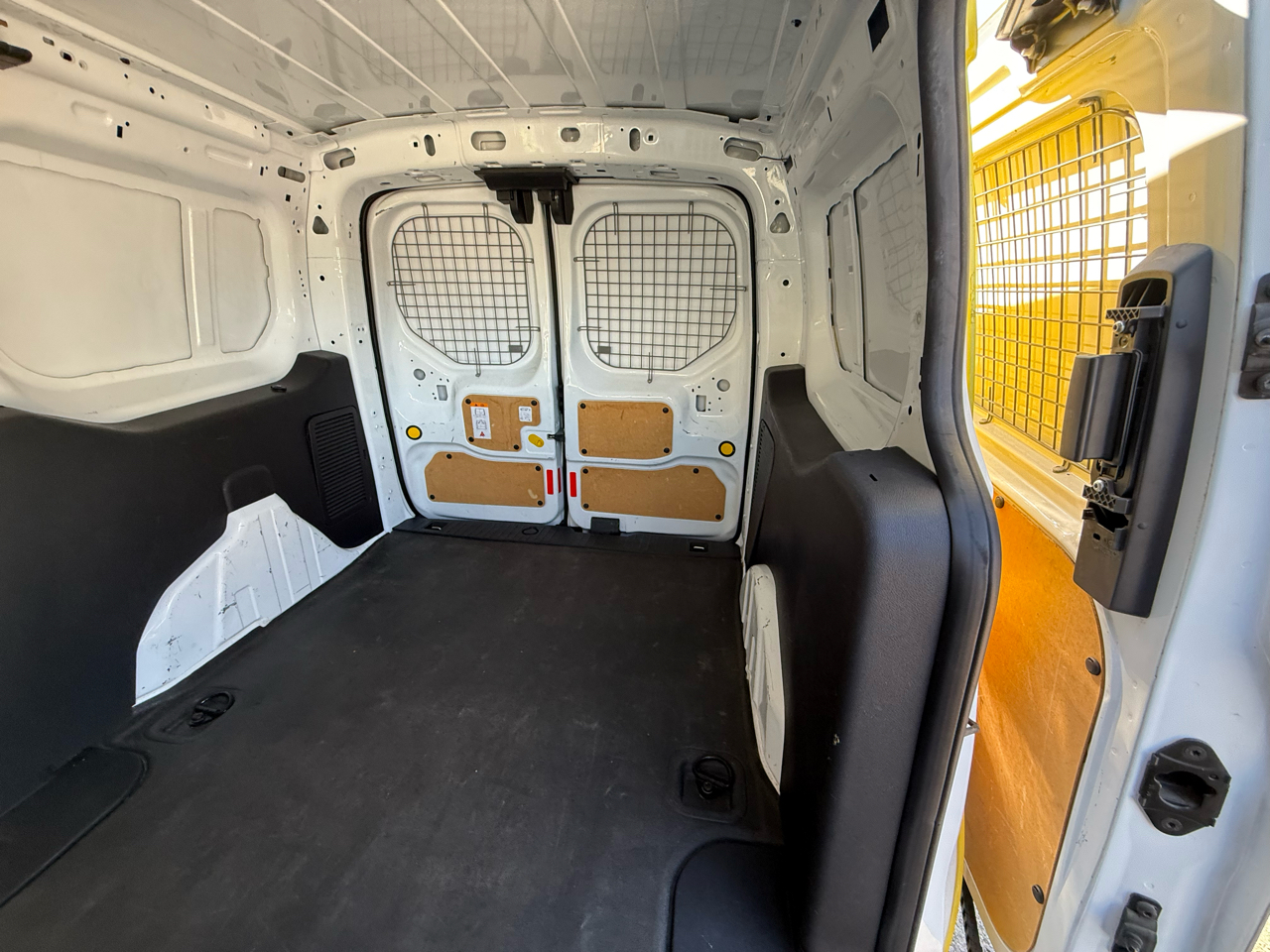 2015 Ford Transit Connect XLT photo 26
