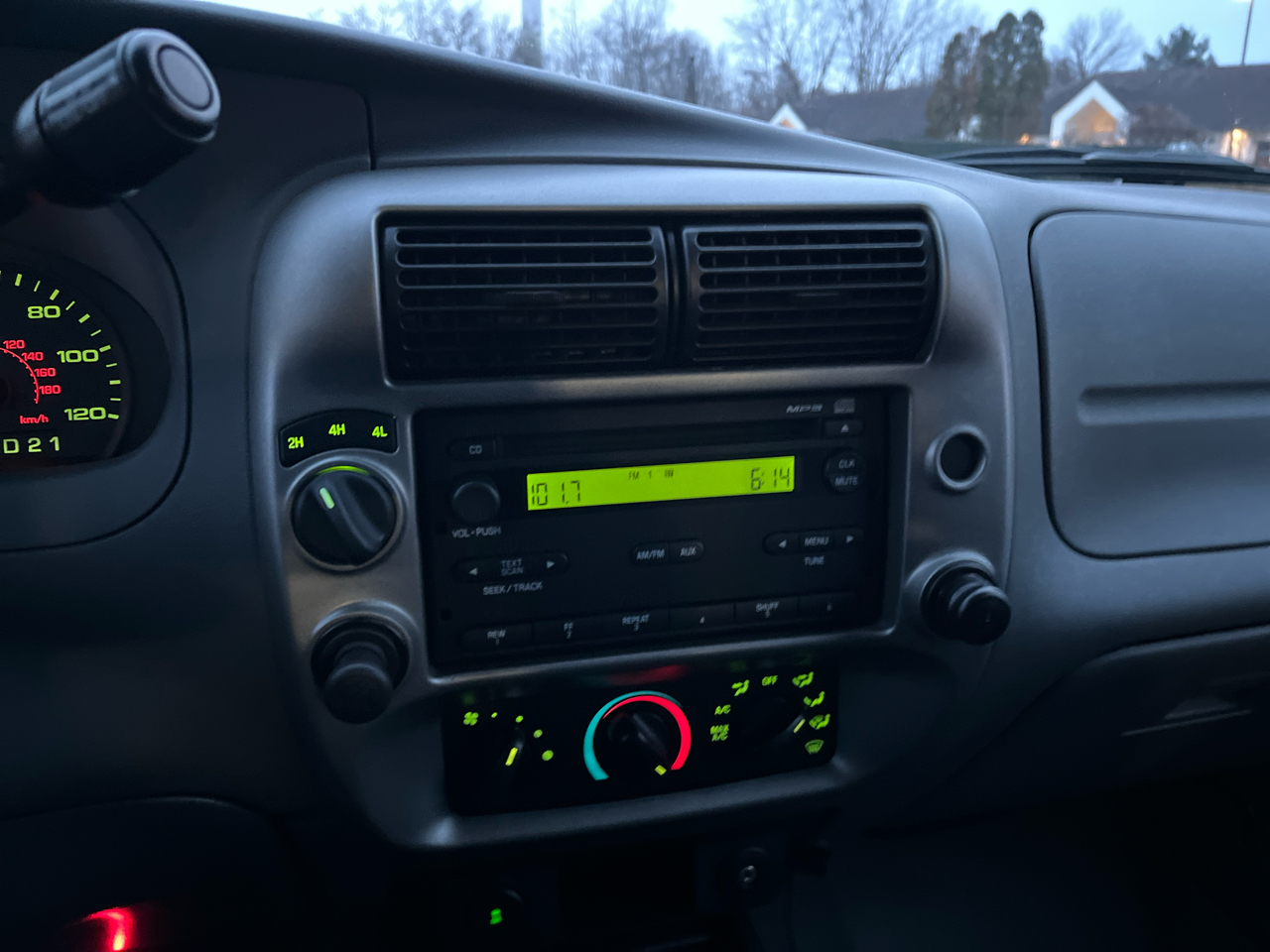 Ford Ranger Supercab 126" WB XLT 4WD 2011