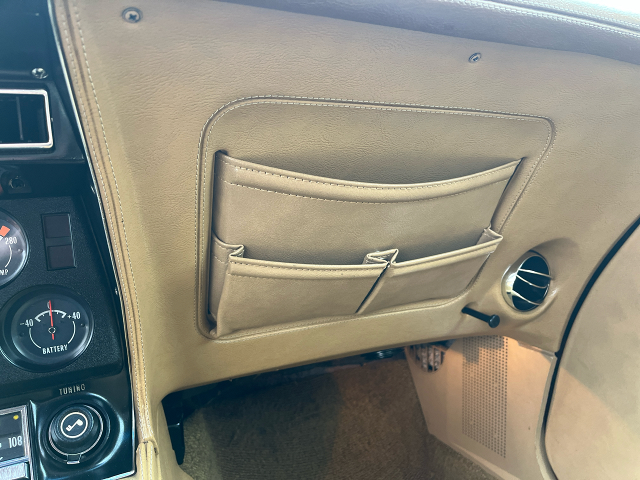 Chevrolet Corvette 2D Coupe 1974