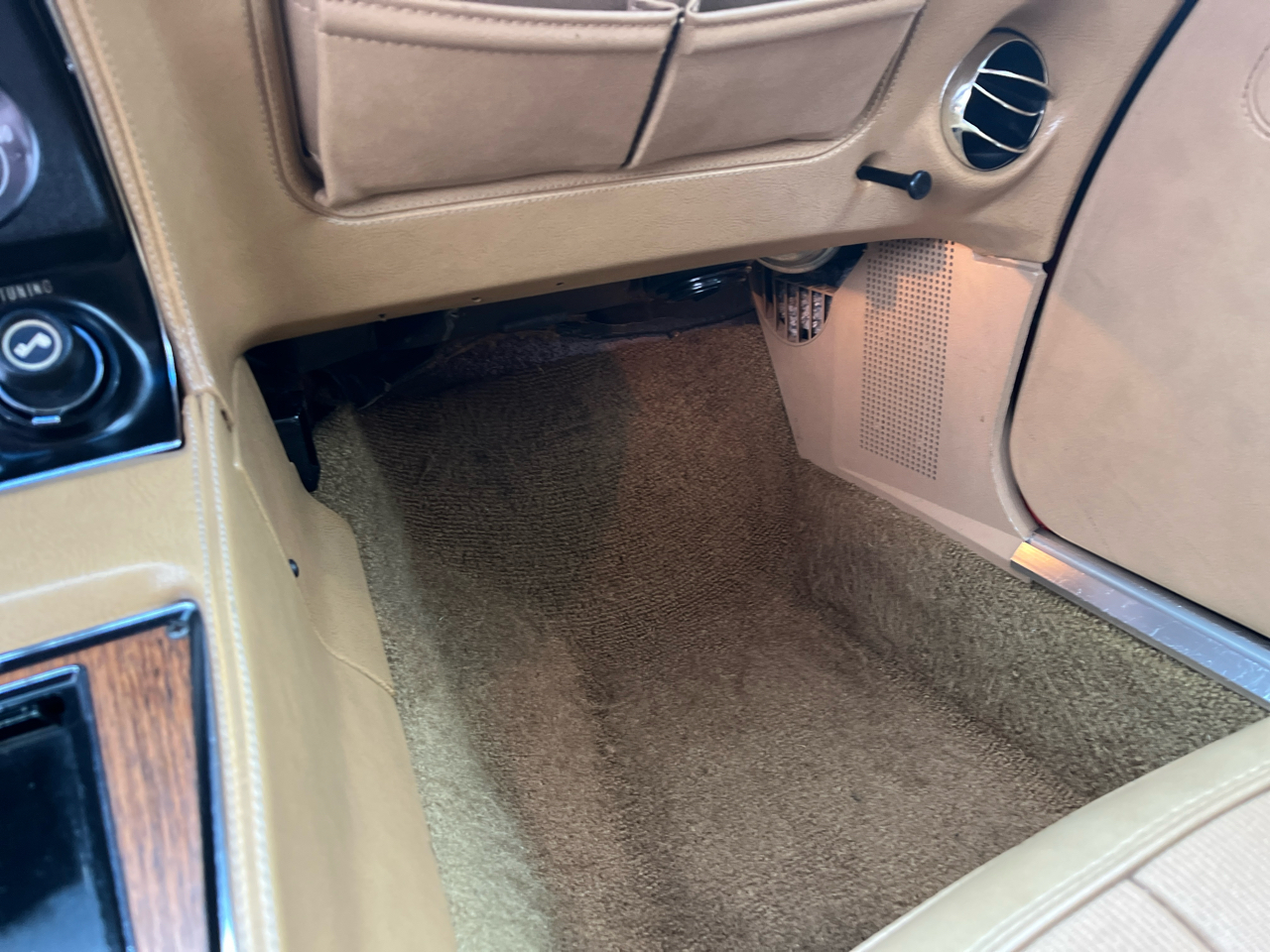 Chevrolet Corvette 2D Coupe 1974