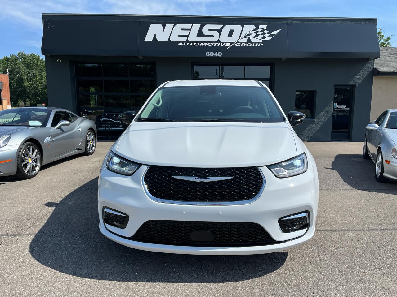 Chrysler Pacifica Touring L 2024