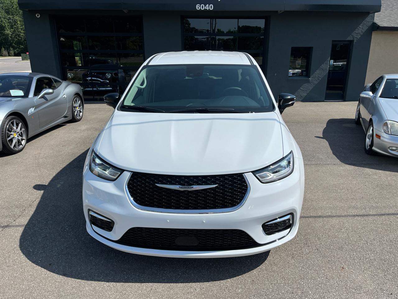 Chrysler Pacifica Touring L 2024