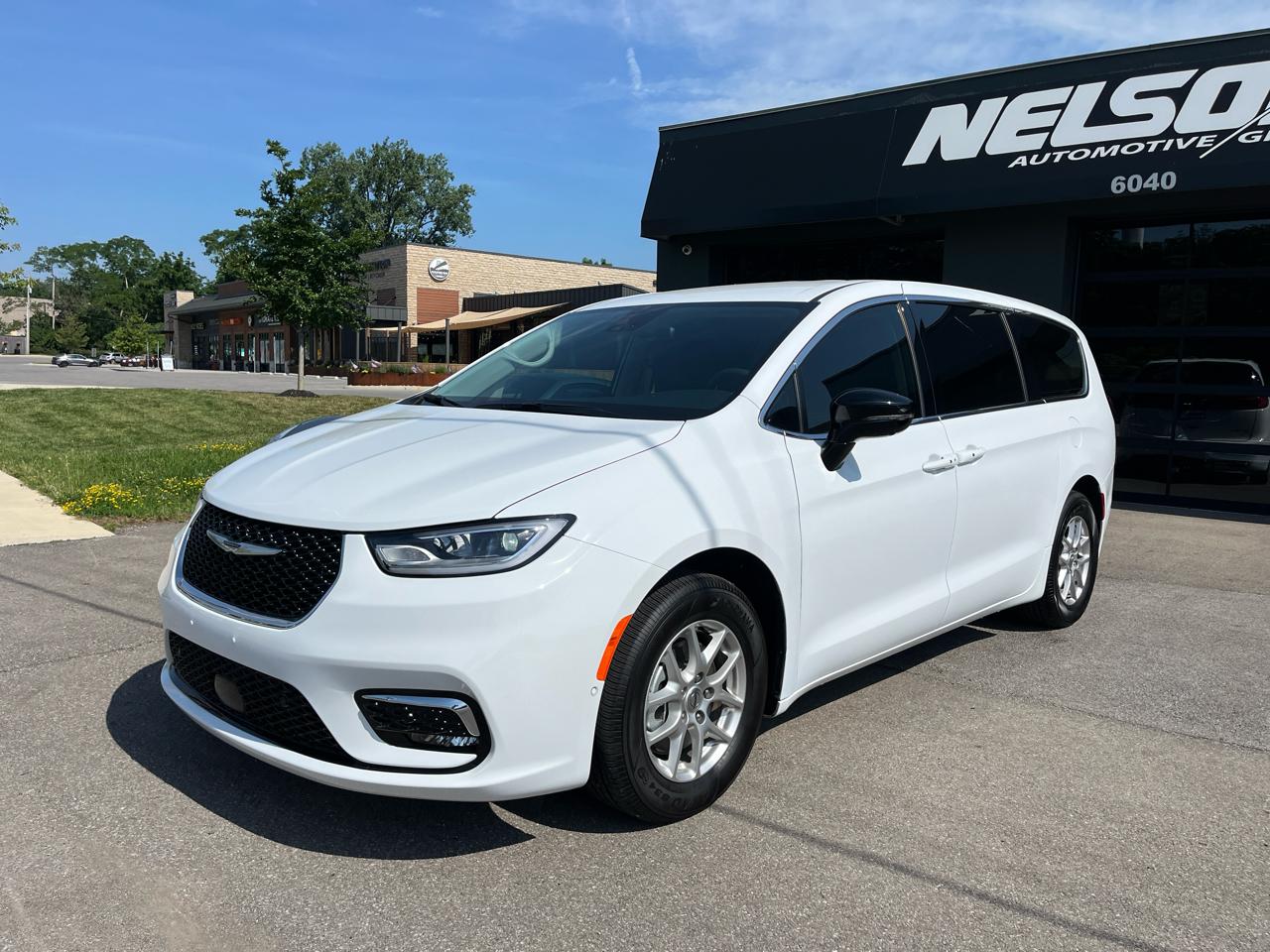 Chrysler Pacifica Touring L 2024