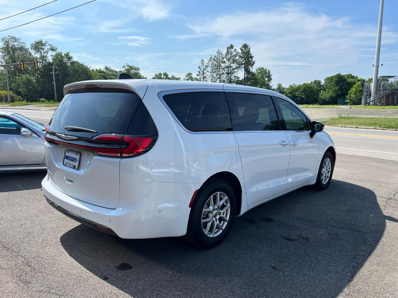 Chrysler Pacifica Touring L 2024