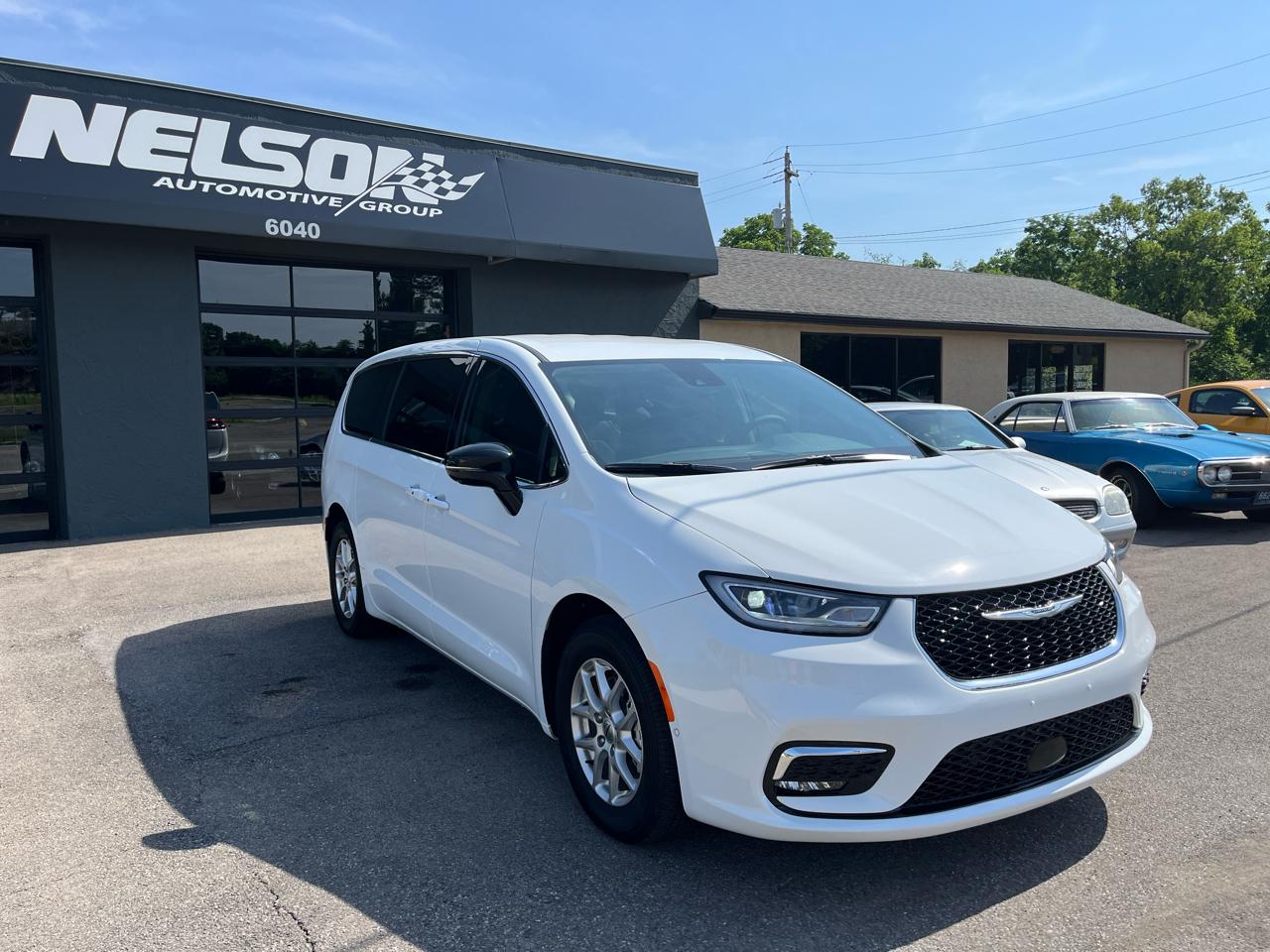 Chrysler Pacifica Touring L 2024