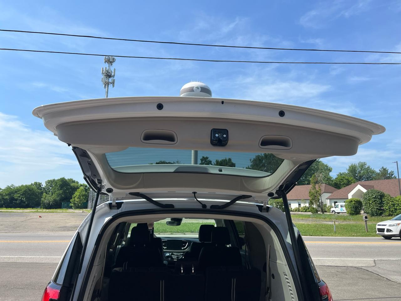 Chrysler Pacifica Touring L 2024