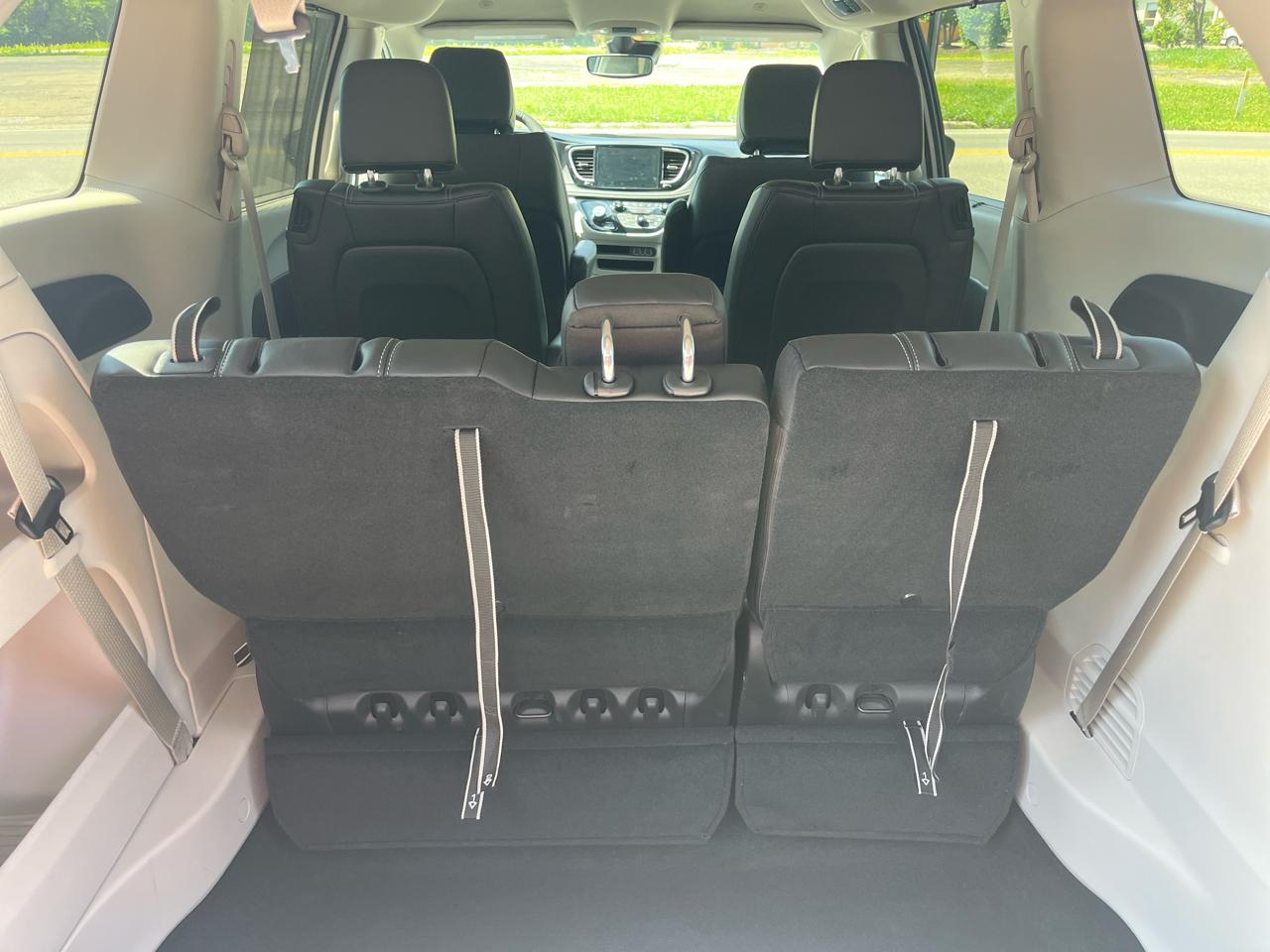 Chrysler Pacifica Touring L 2024