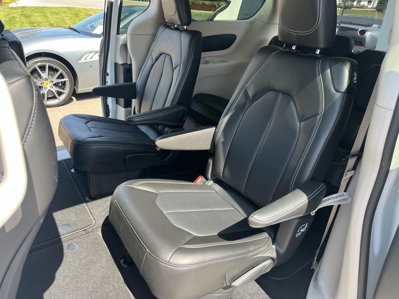 Chrysler Pacifica Touring L 2024