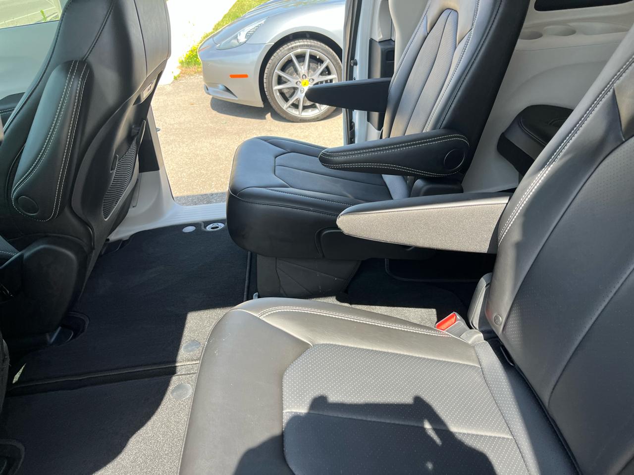 Chrysler Pacifica Touring L 2024
