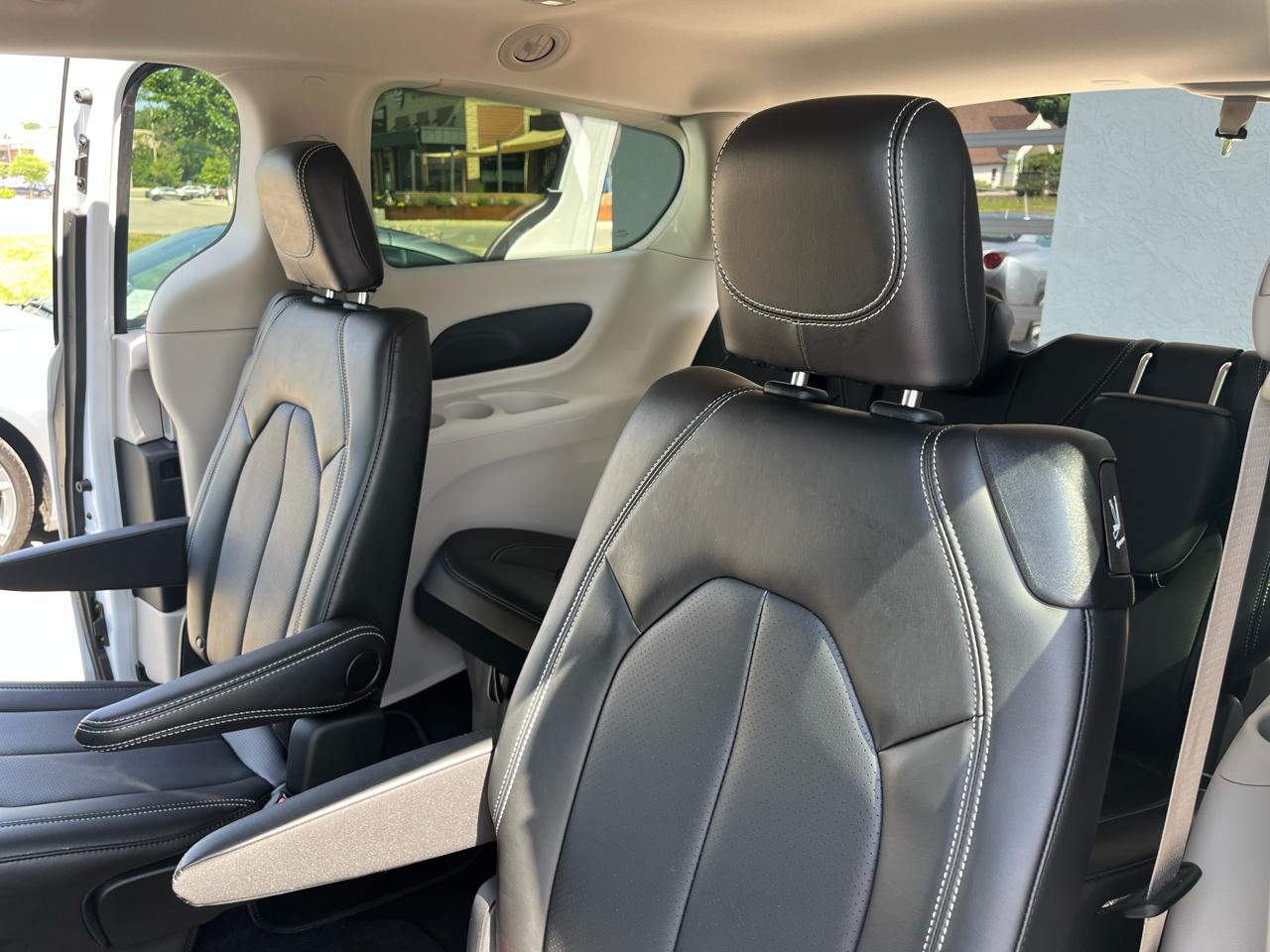 Chrysler Pacifica Touring L 2024