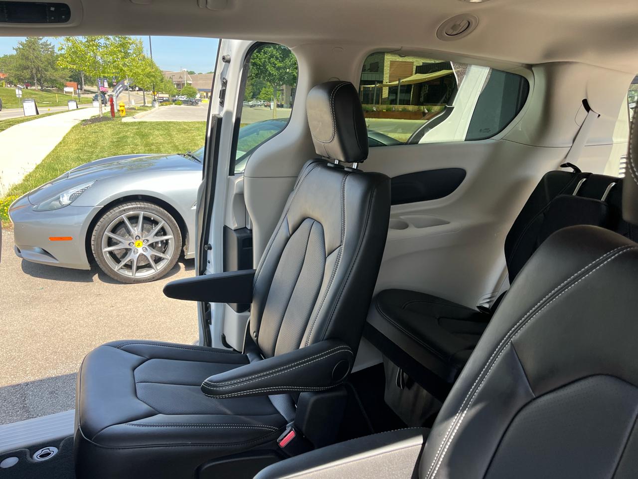 Chrysler Pacifica Touring L 2024