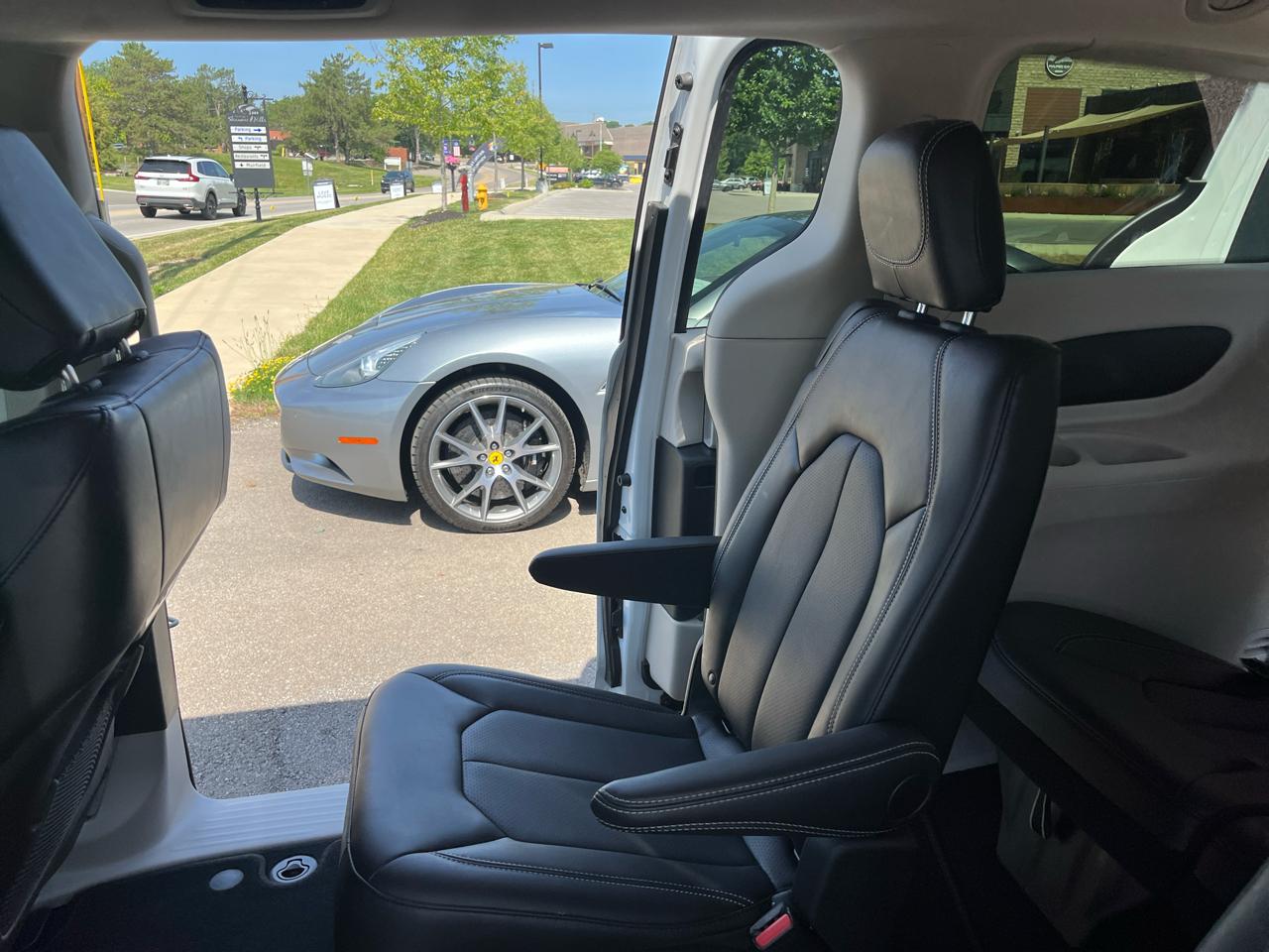 Chrysler Pacifica Touring L 2024