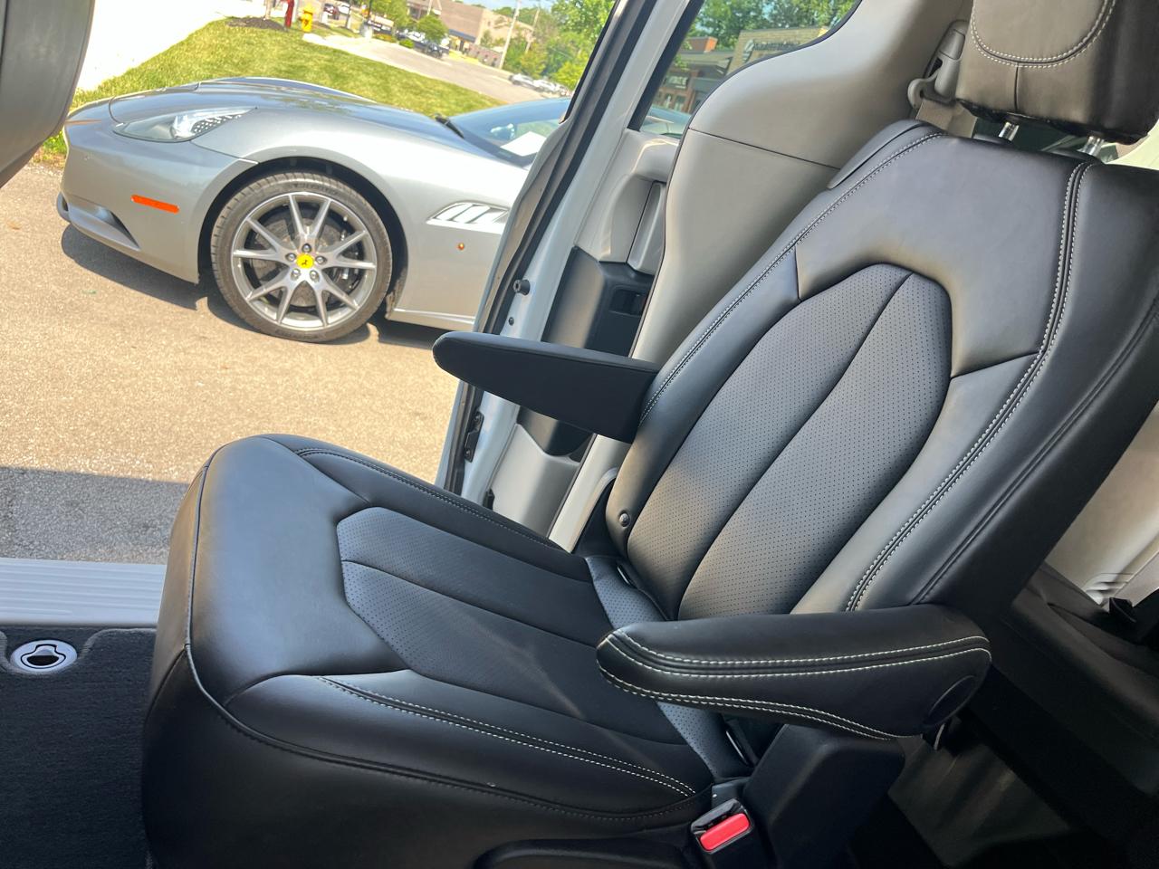 Chrysler Pacifica Touring L 2024