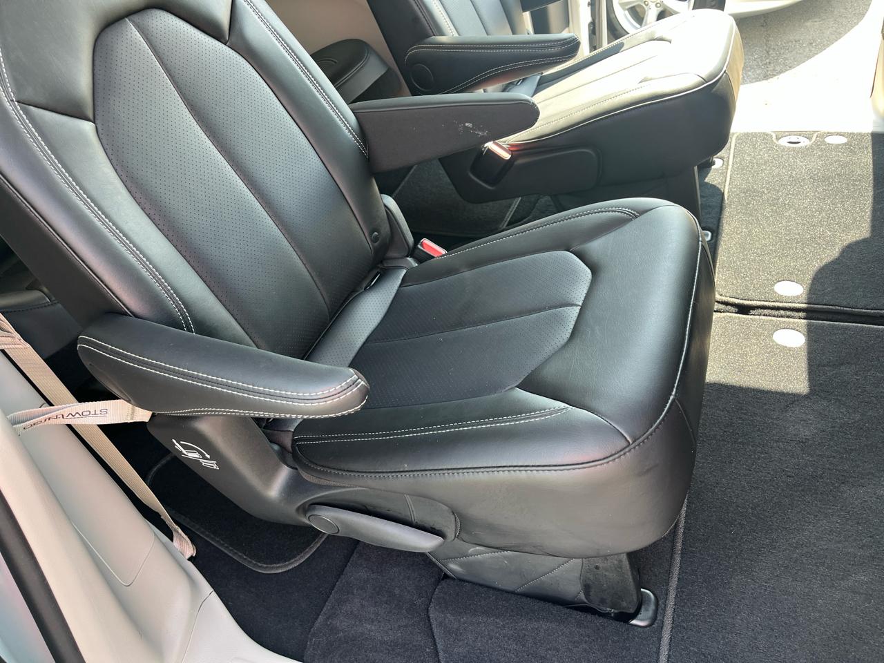 Chrysler Pacifica Touring L 2024